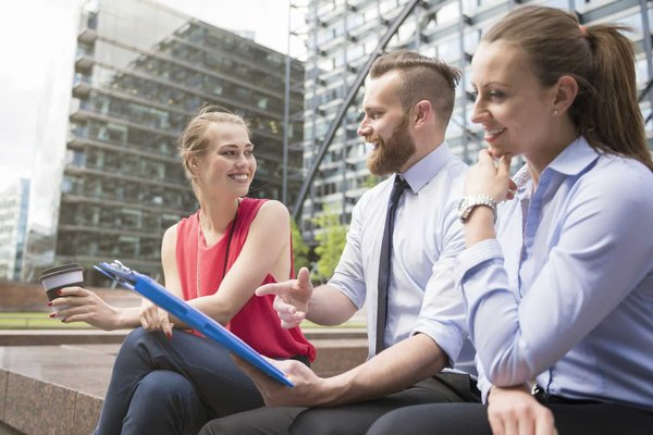 In che modo l'analisi competitiva può guidare la strategia di marketing di un'app di fitness innovativa?